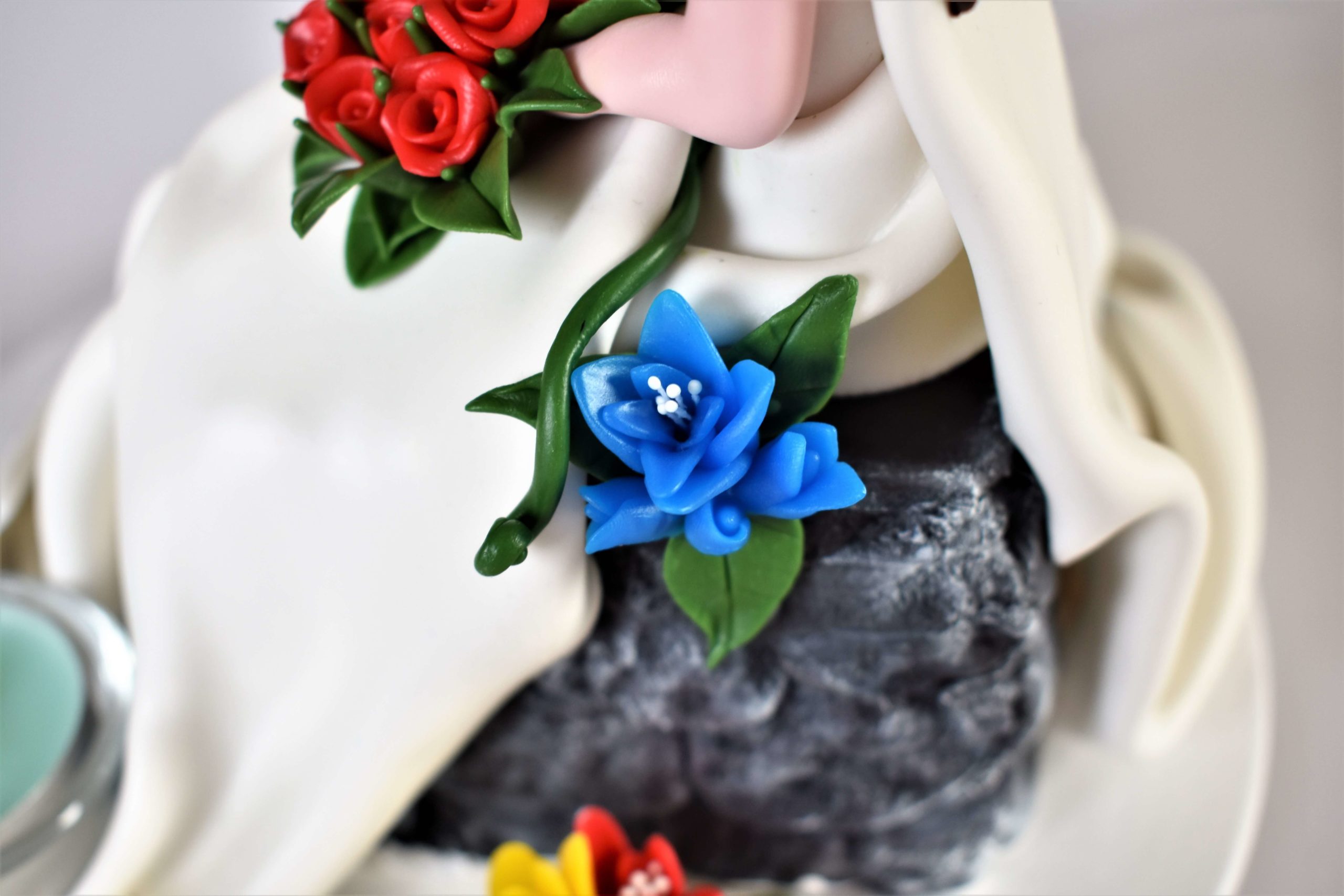 kwiaty z zimnej porcelany