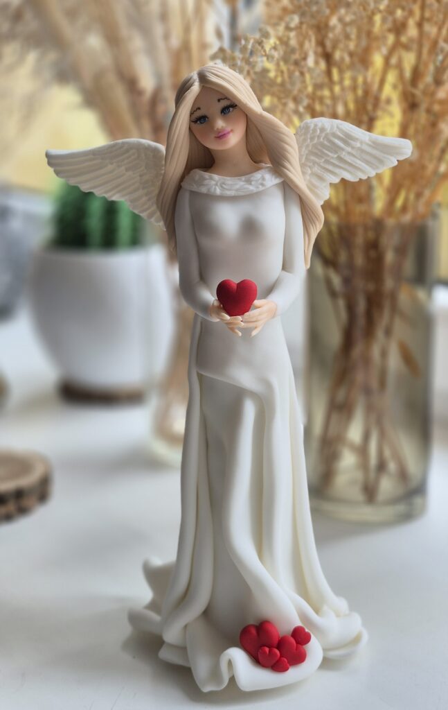 anioł stojący figurka